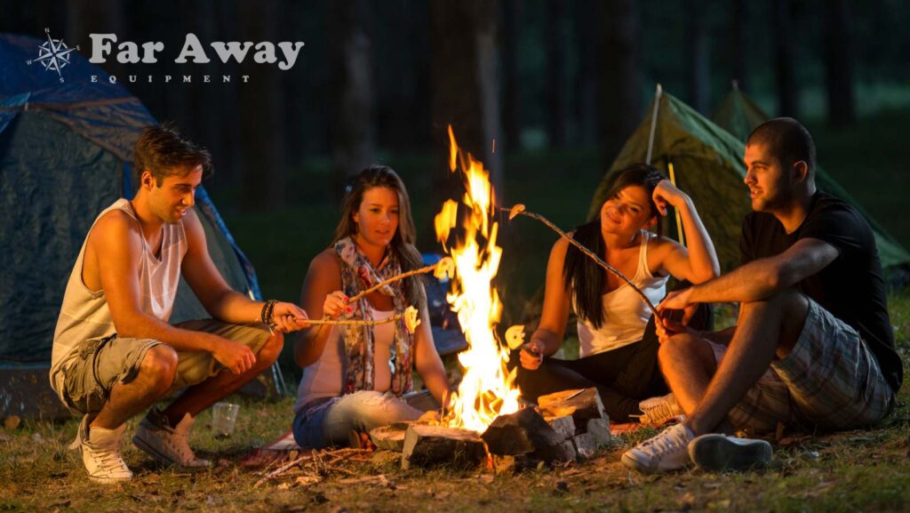 Ilustracyjna scena biwaku samochodowego przy ognisku w terenie